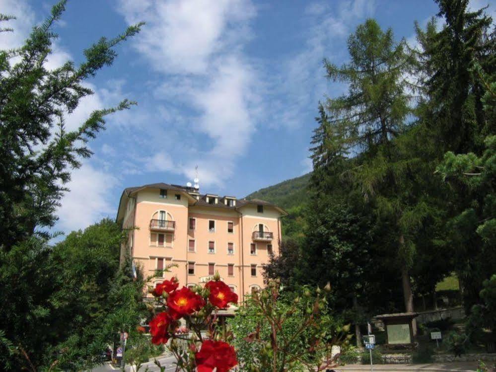 Limone Palace Aparthotel Limone Piemonte Exterior photo